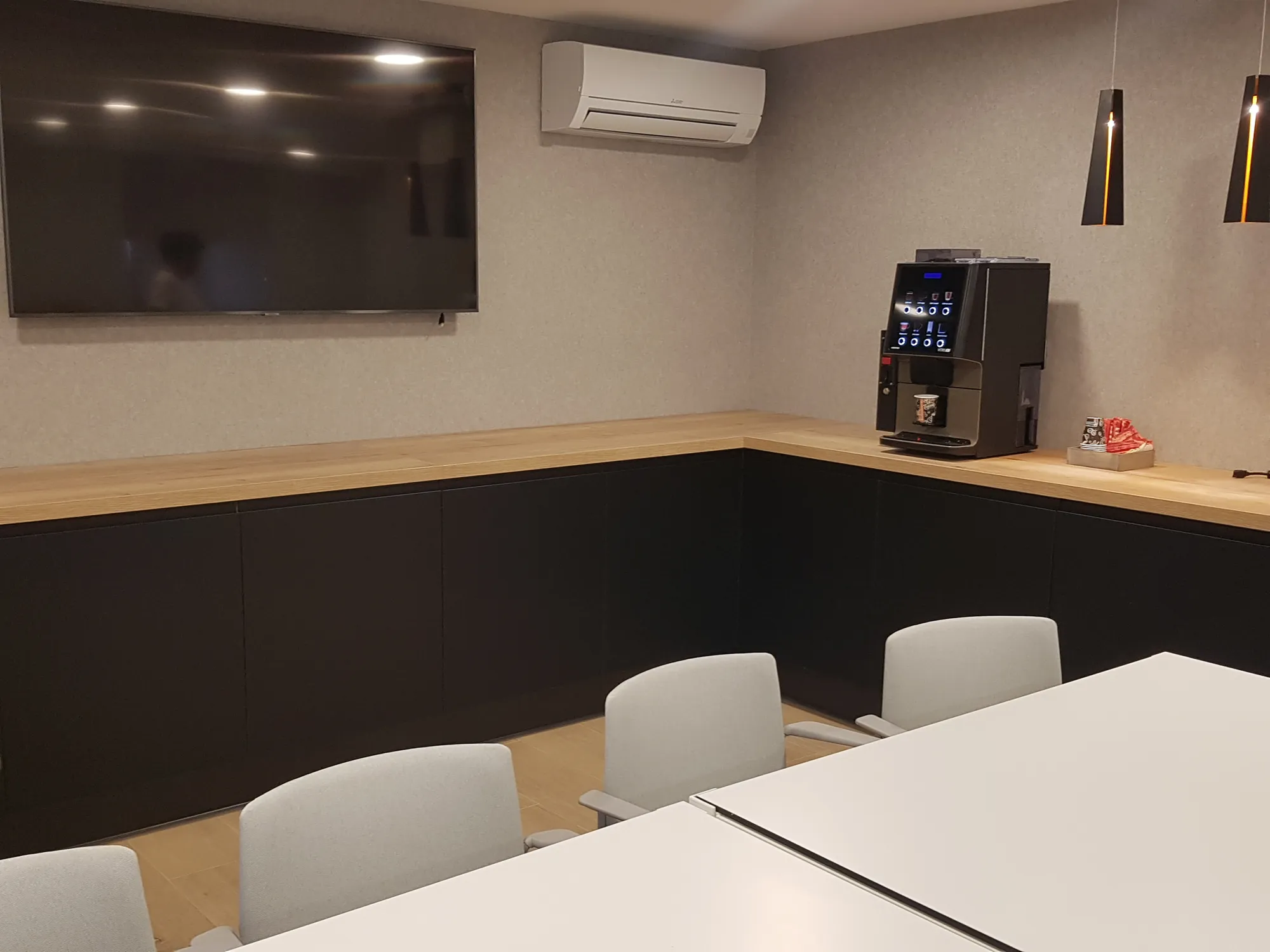 Hostal Ibaisek – Bar — imagen 5