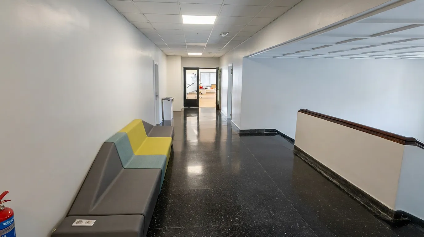 CIFP Armería Eskola LHII – Hall y Zonas de Paso — imagen 5